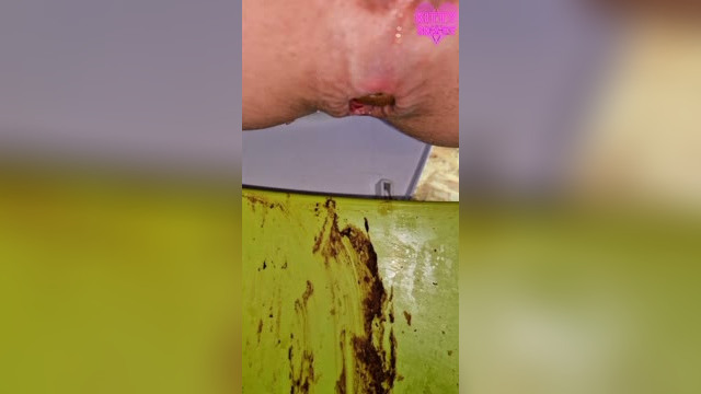 3 constipated festival logs