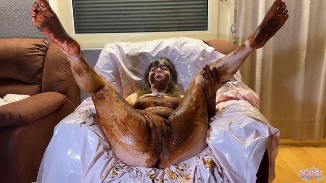 LyndraLynn – My Brown Hotpants