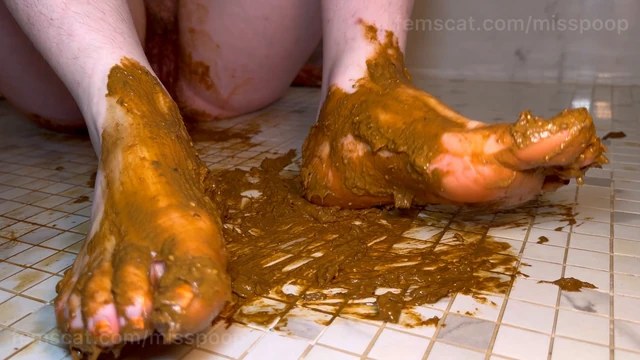 MissPoop – Dirty feet with poo