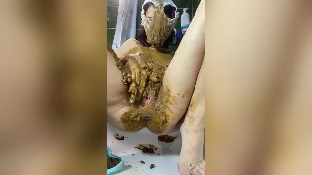 Poogirla – Orgasm with Full Panties on Head: Extreme Shit Smearing Masturbation