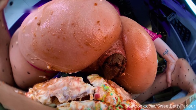Scat Mommy Ruined Your Cake With Her Ass Sweet