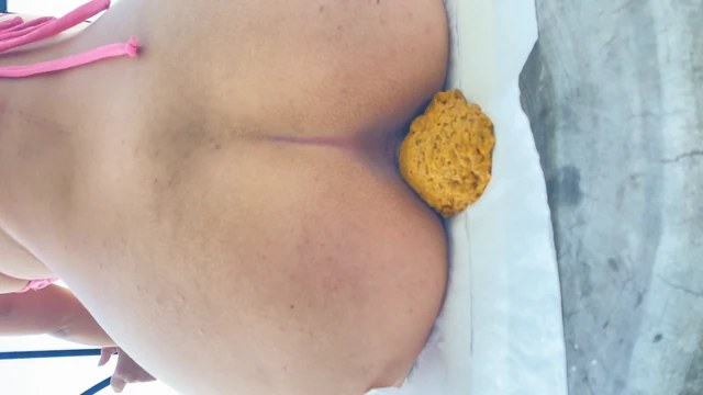 shitting on a hotel balcony